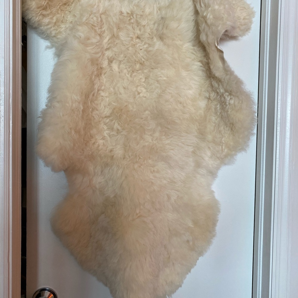 Furry throw - Picture 3 of 3